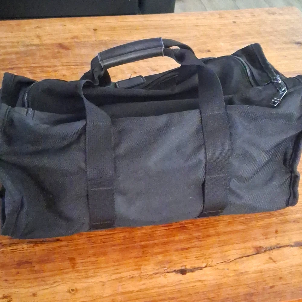 Tumi pre-loved Duffle Travel Bag Luggage